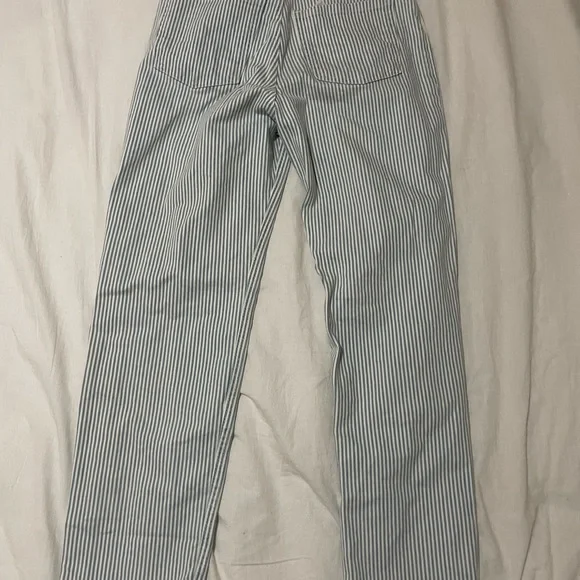 Old Navy Light Blue and White Pinstriped Women’s Jeans - Picture 2 of 5
